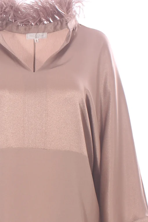 Blusa in seta con piume