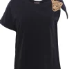T-shirt in cotone con applicazione